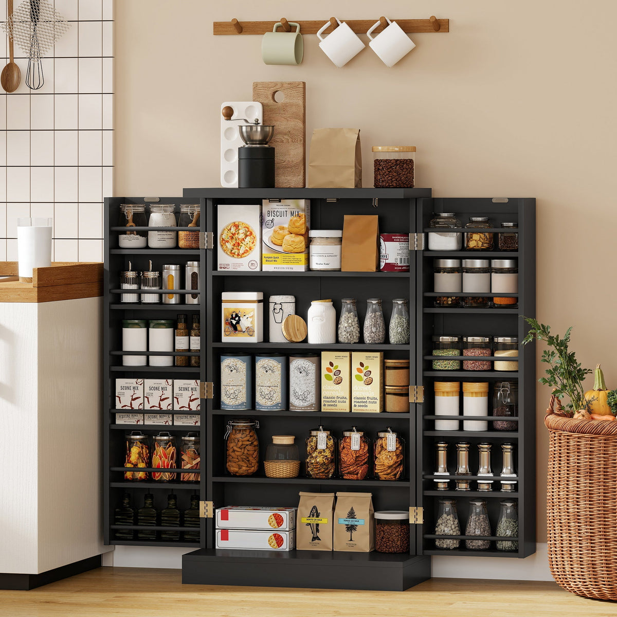 Kitchen & Dining