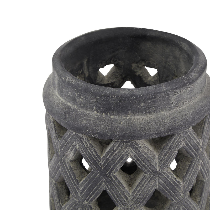 Close-up of the top rim and lattice of the grey lantern
