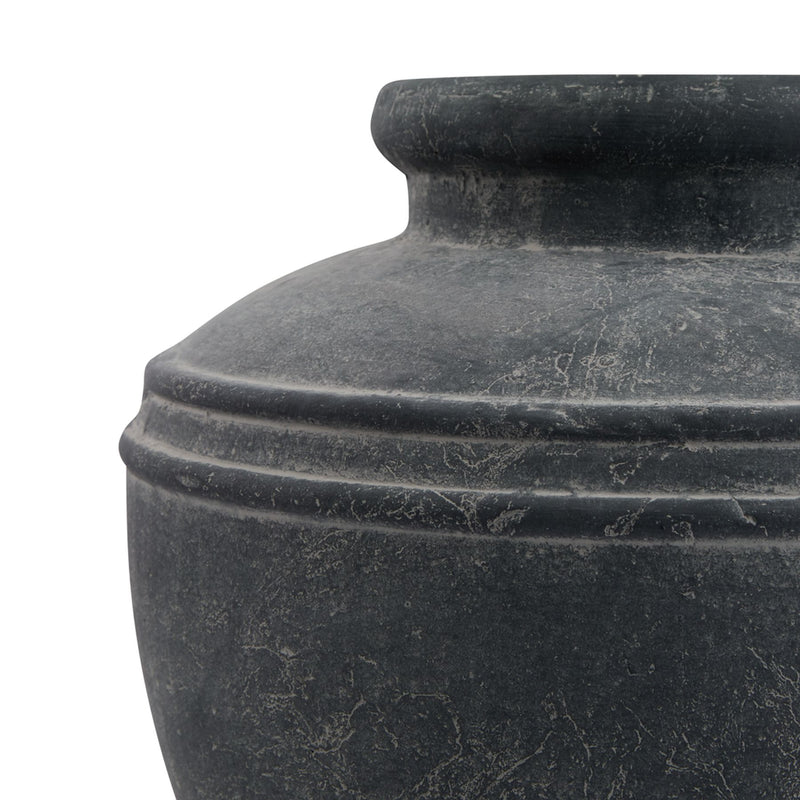 Close-up of the ribbed shoulder bands