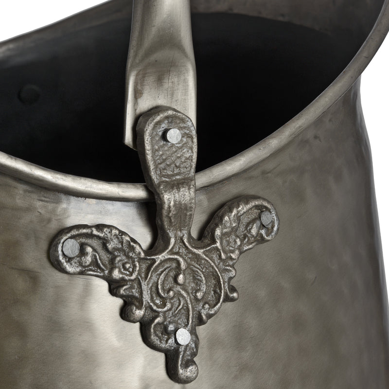 Handle fixing and side mount close-up