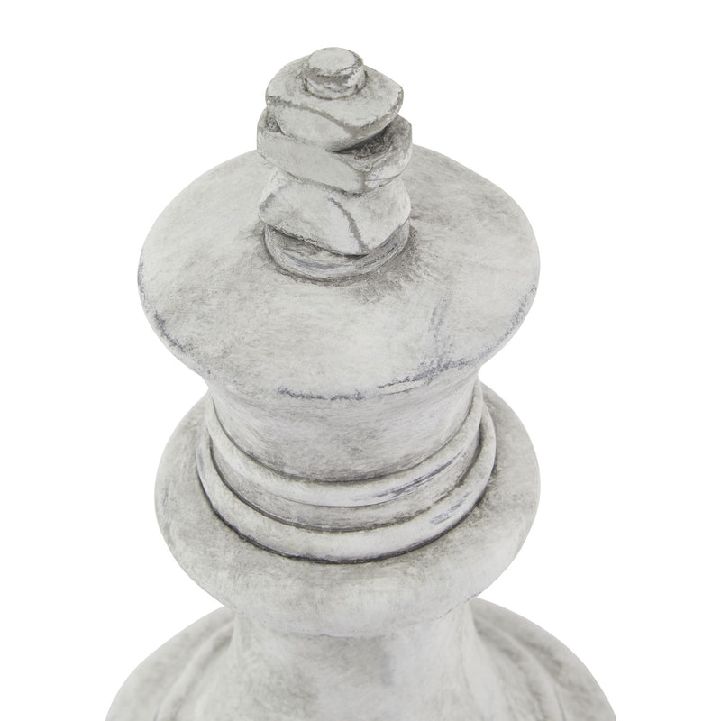 Close-up of the king's crown and collars