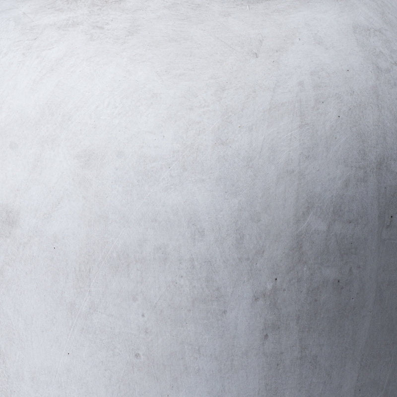 Close-up of the matt stone-effect texture