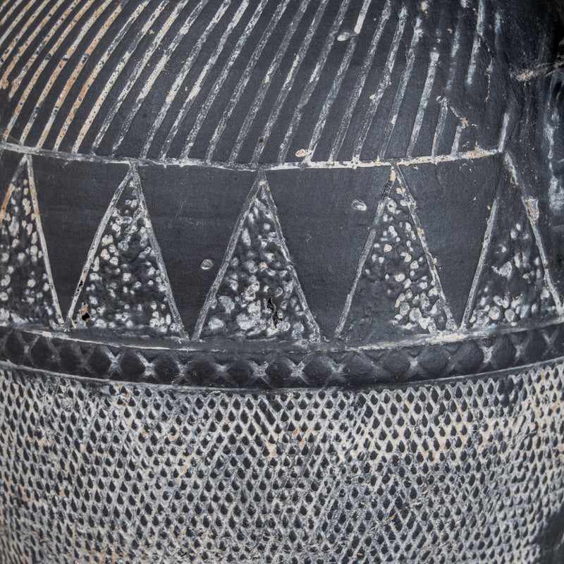 Close-up of the white etched triangle pattern