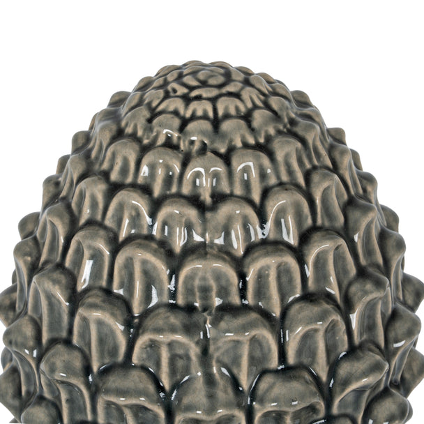 close-up of the scaled grey crackle glaze