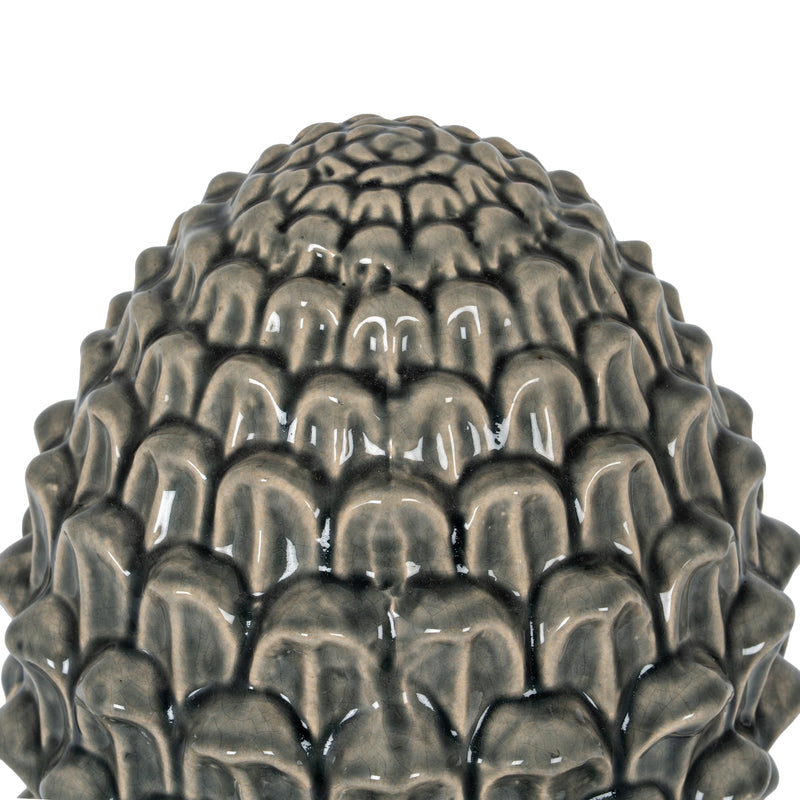 close-up of the scaled grey crackle glaze