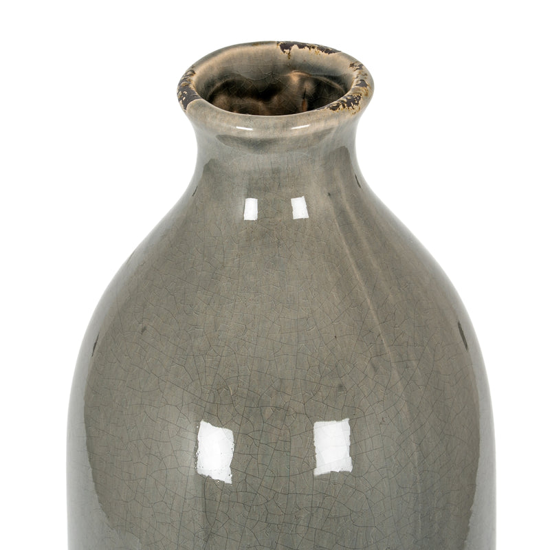 Close-up of the Gisela vase neck and distressed rim
