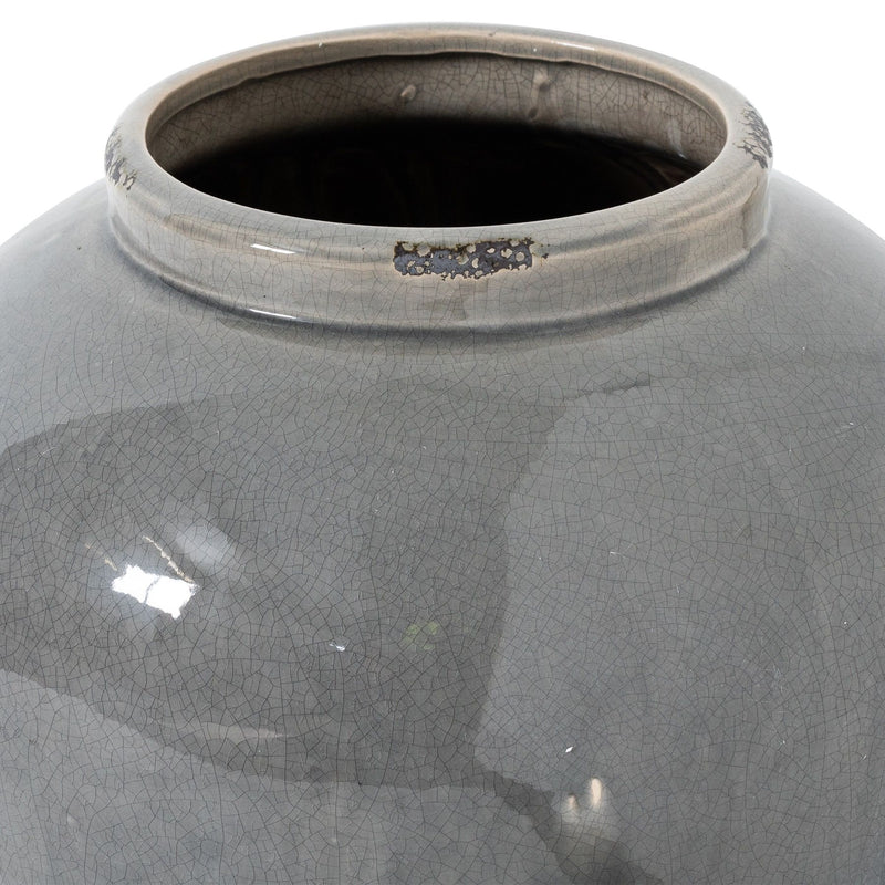 Close-up of the Juniper vase wide mouth and rim