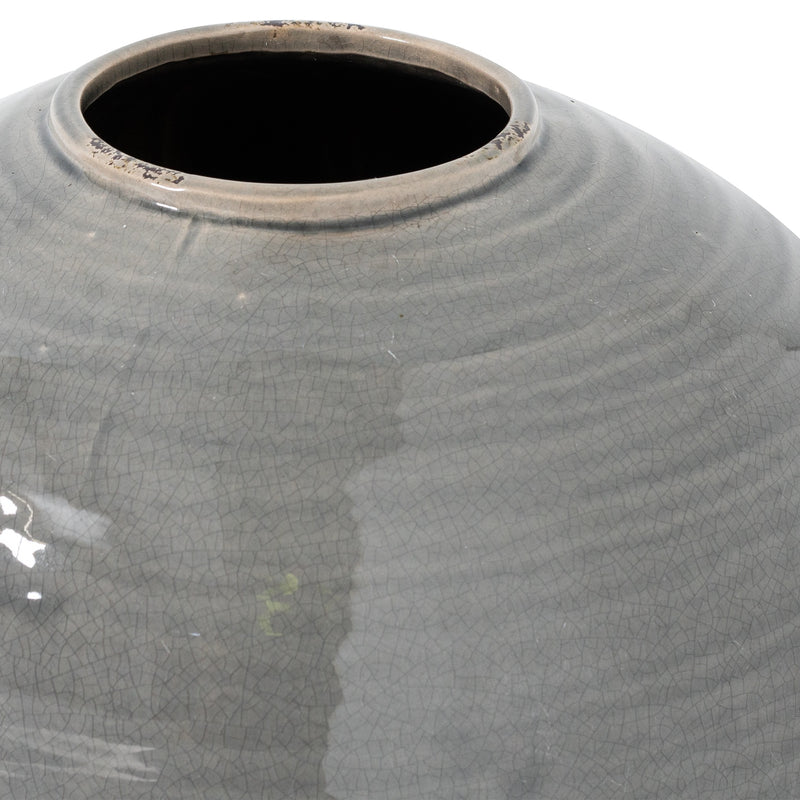 Close-up of the Regola vase mouth and ridged glaze