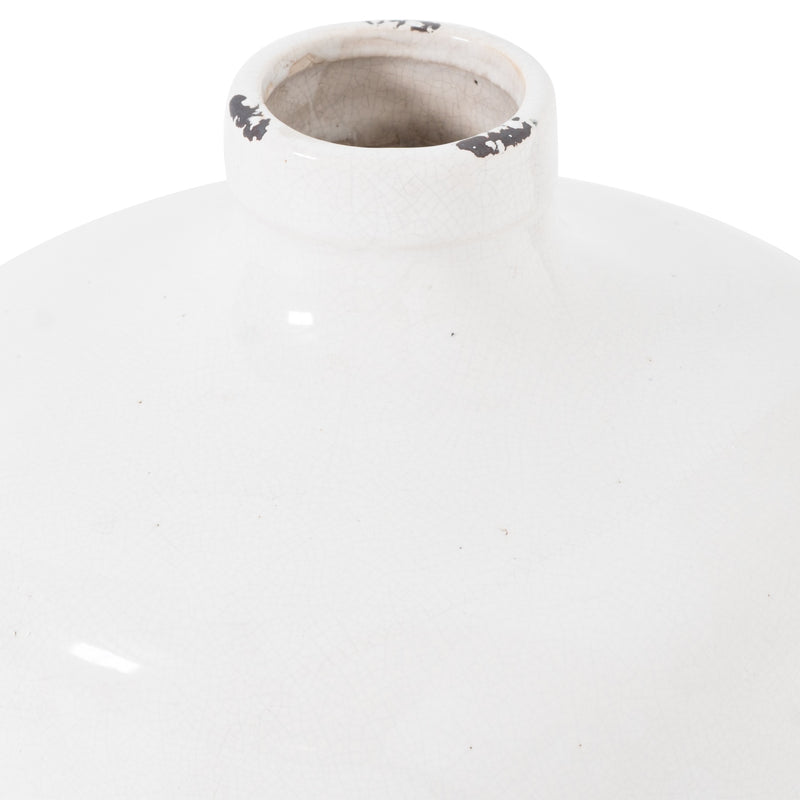 Close-up of the Eve vase neck and distressed rim