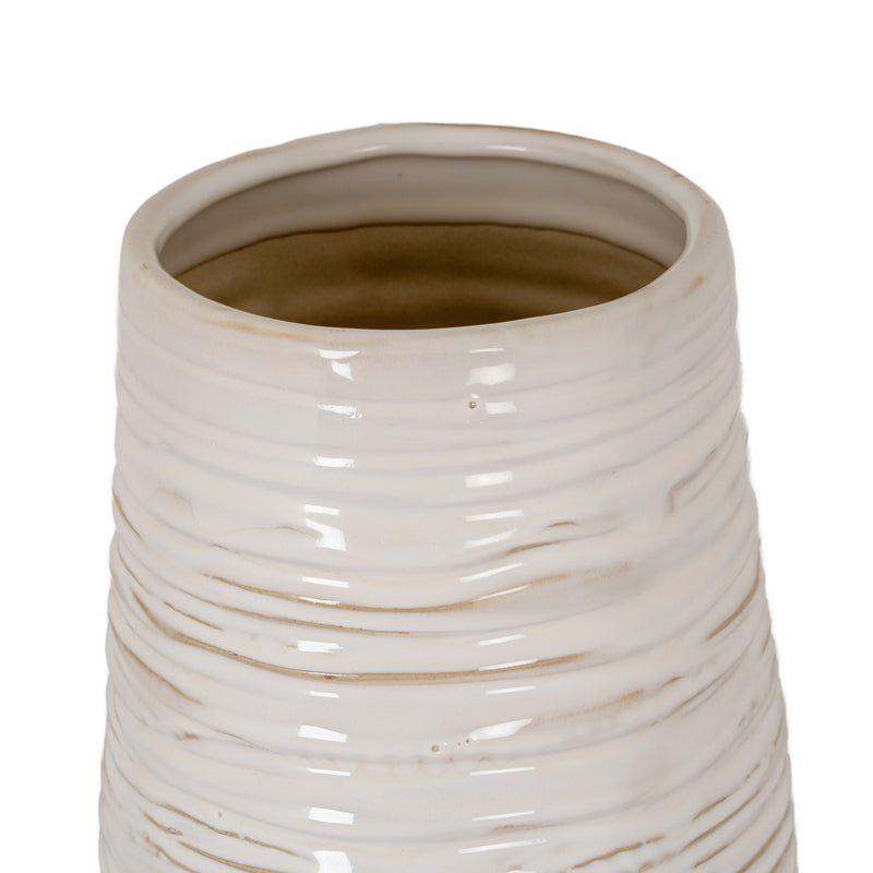 Close-up of the column vase rim and ribbing