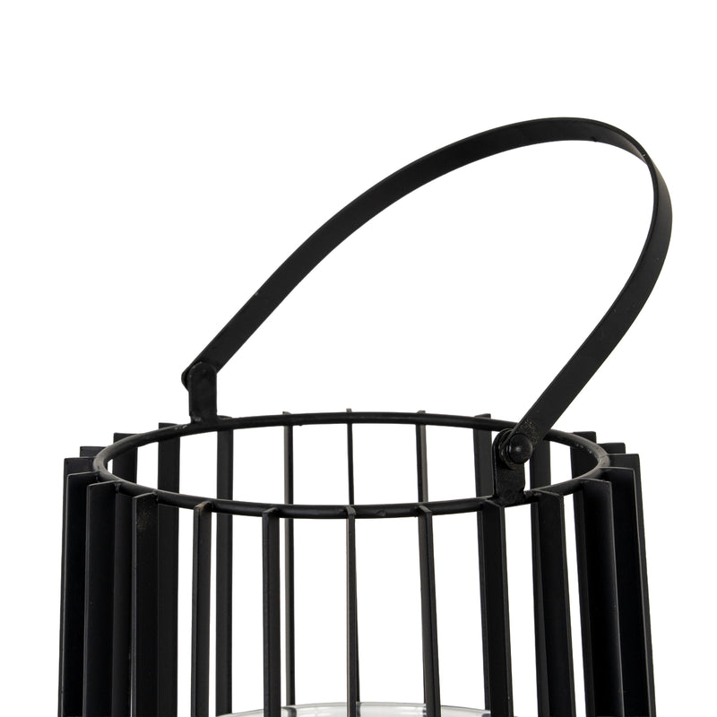 Black metal handle of the Lynk lantern