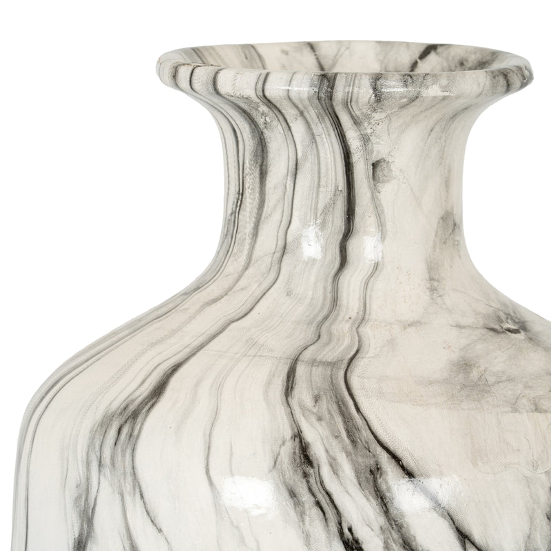 Close-up of the neck and marble veining