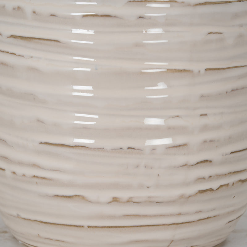 Close-up of the glossy cream ribbing