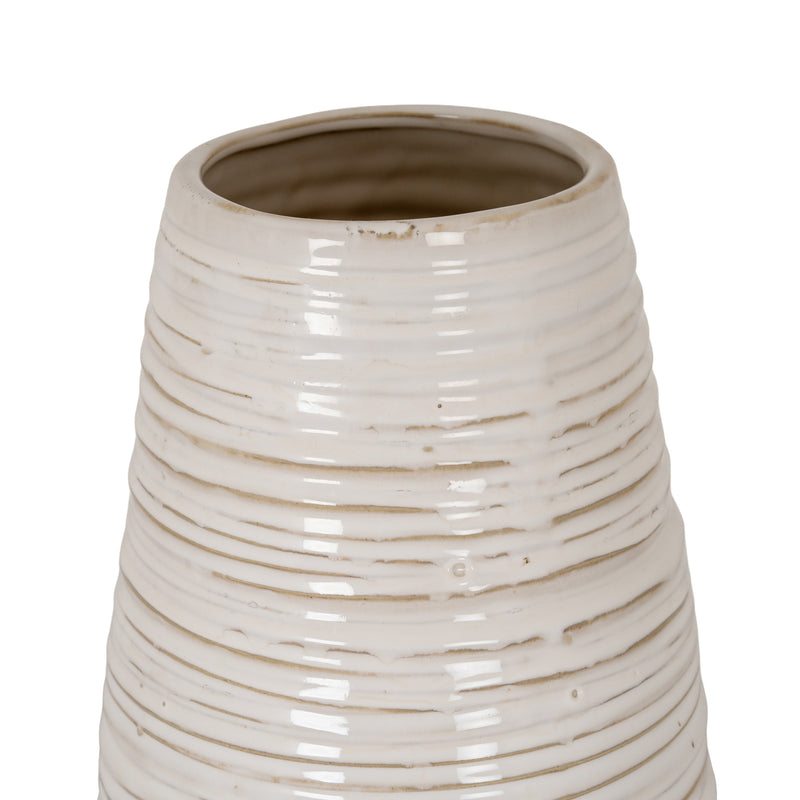 Close-up of the rim and ribbed glaze