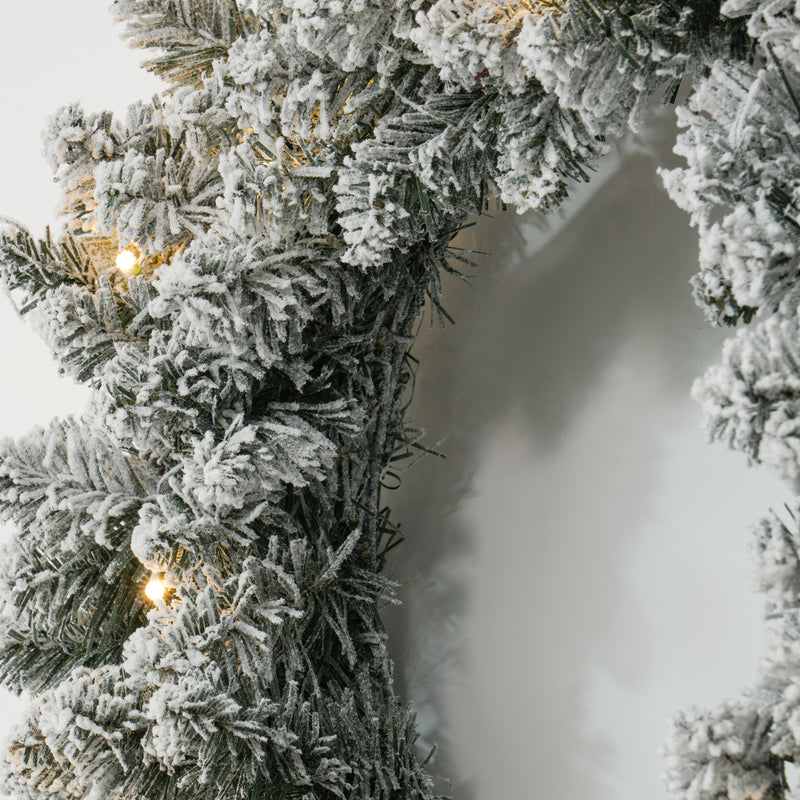 Close-up of the wreath foliage