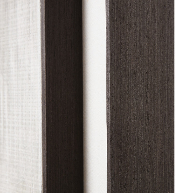 Close-up of the frame edge and linen texture