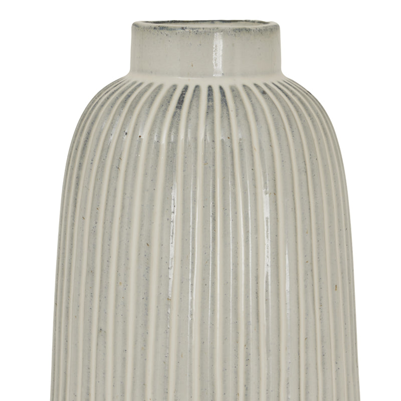 Close-up of the fine vertical fluting