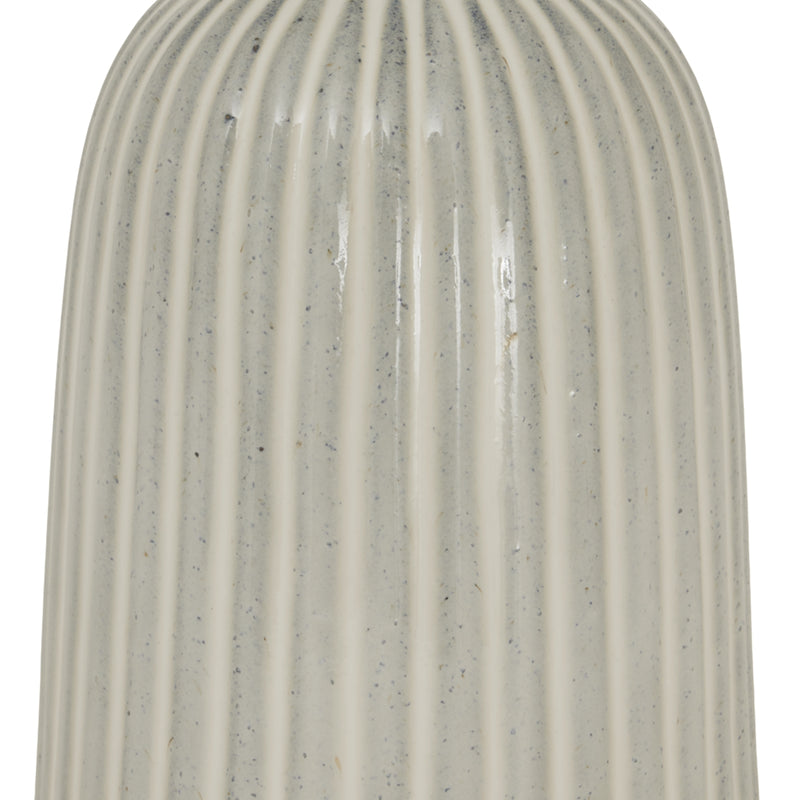 Close-up of the vertical ribbing