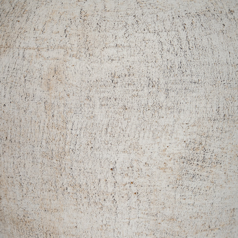Close-up of the rough cream texture