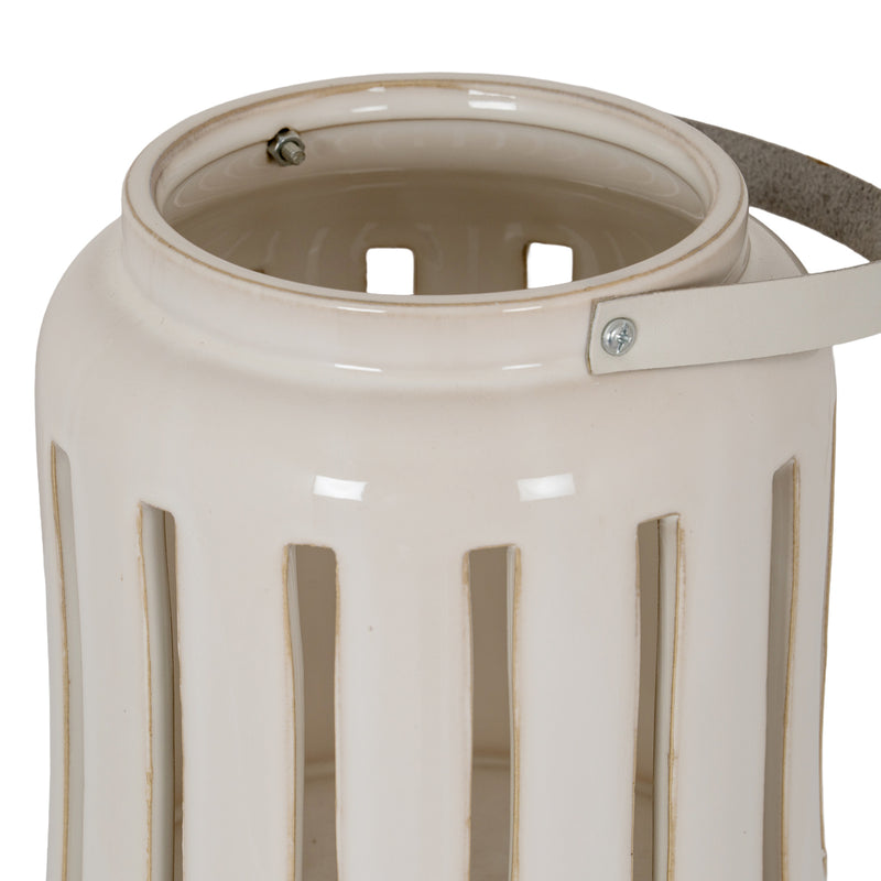 Close-up of the lantern's open top and handle fixing