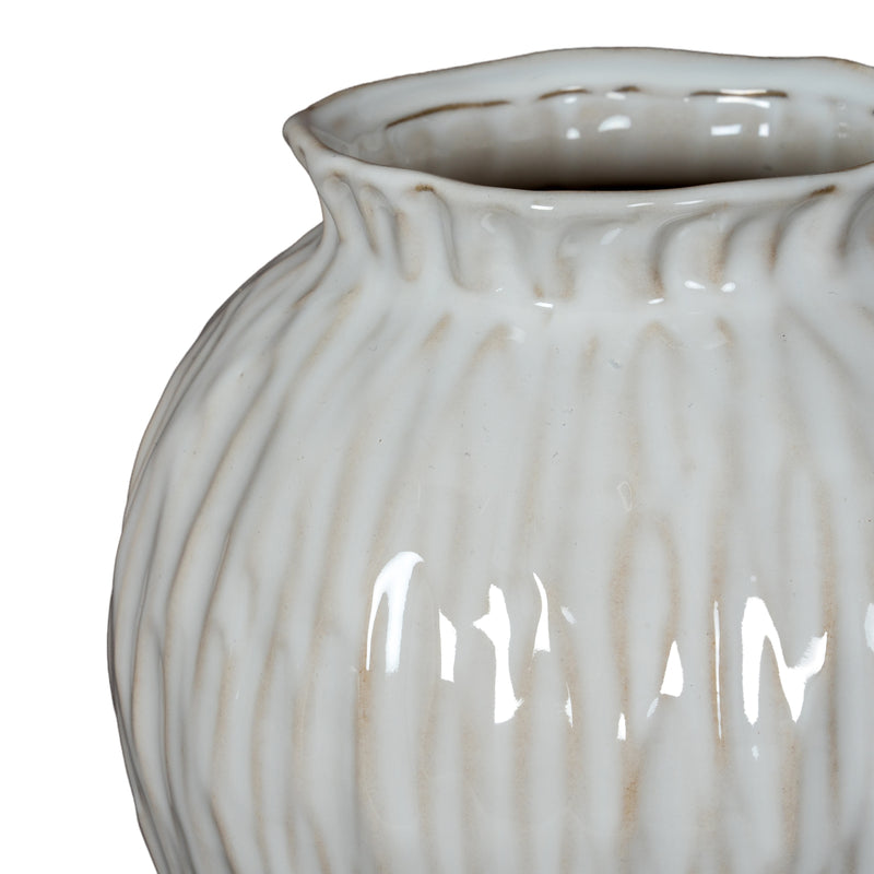 Close-up of the wavy ridged texture