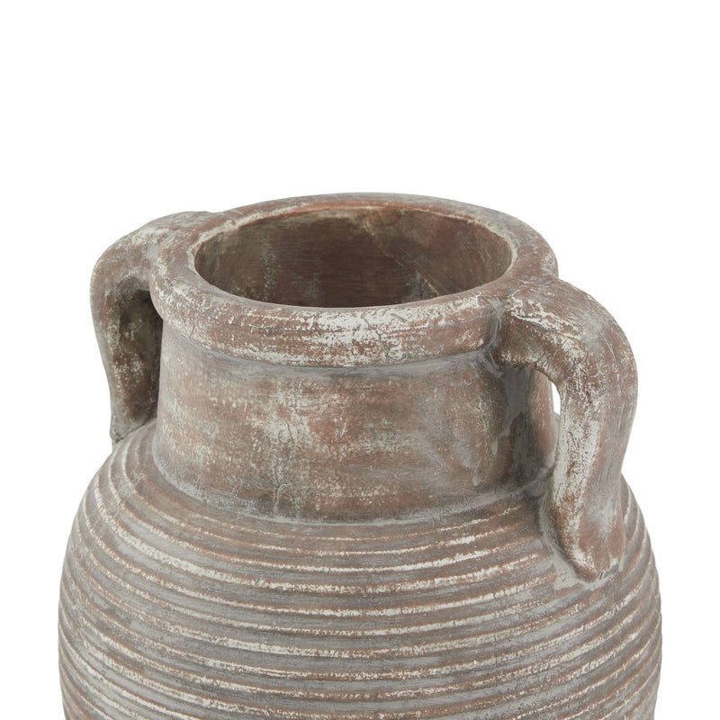 Close-up of the rim and handle