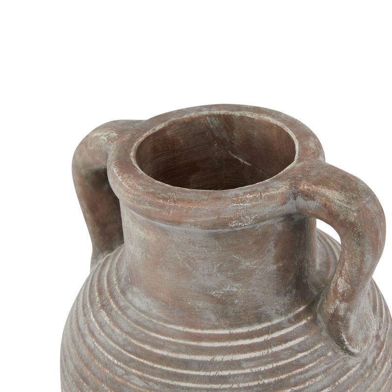 Close-up of the rim and handle