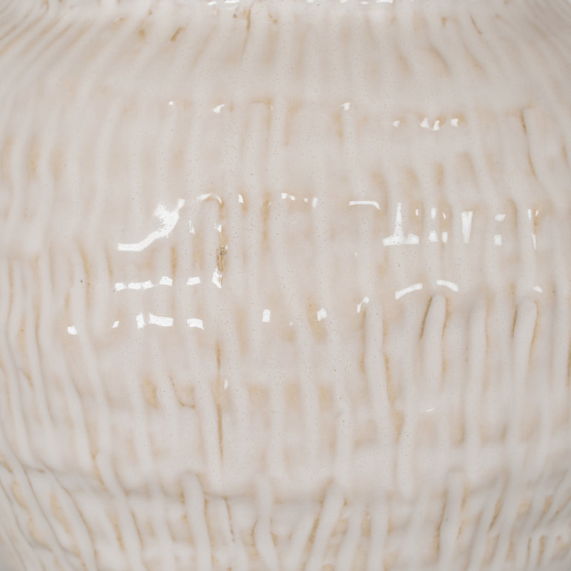 Close-up of the rippled cream glaze texture