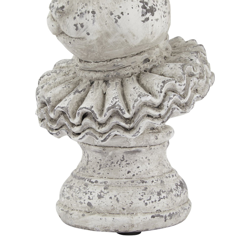 Close-up of the ruffle collar and pedestal base