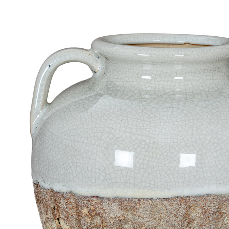 Close-up of the handle and ribbed terracotta-effect base