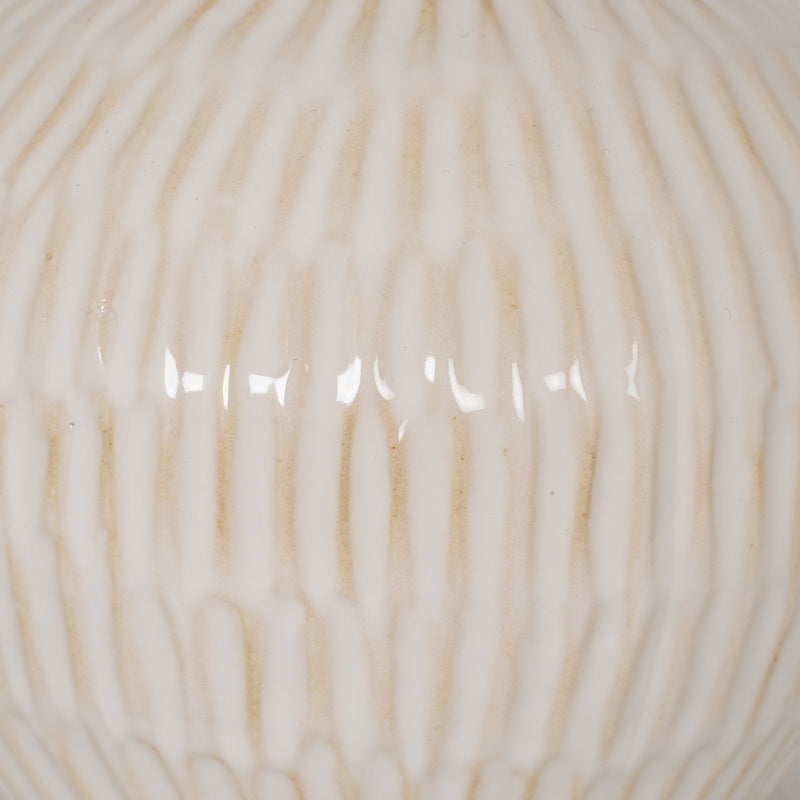 Close-up of the carved vertical texture